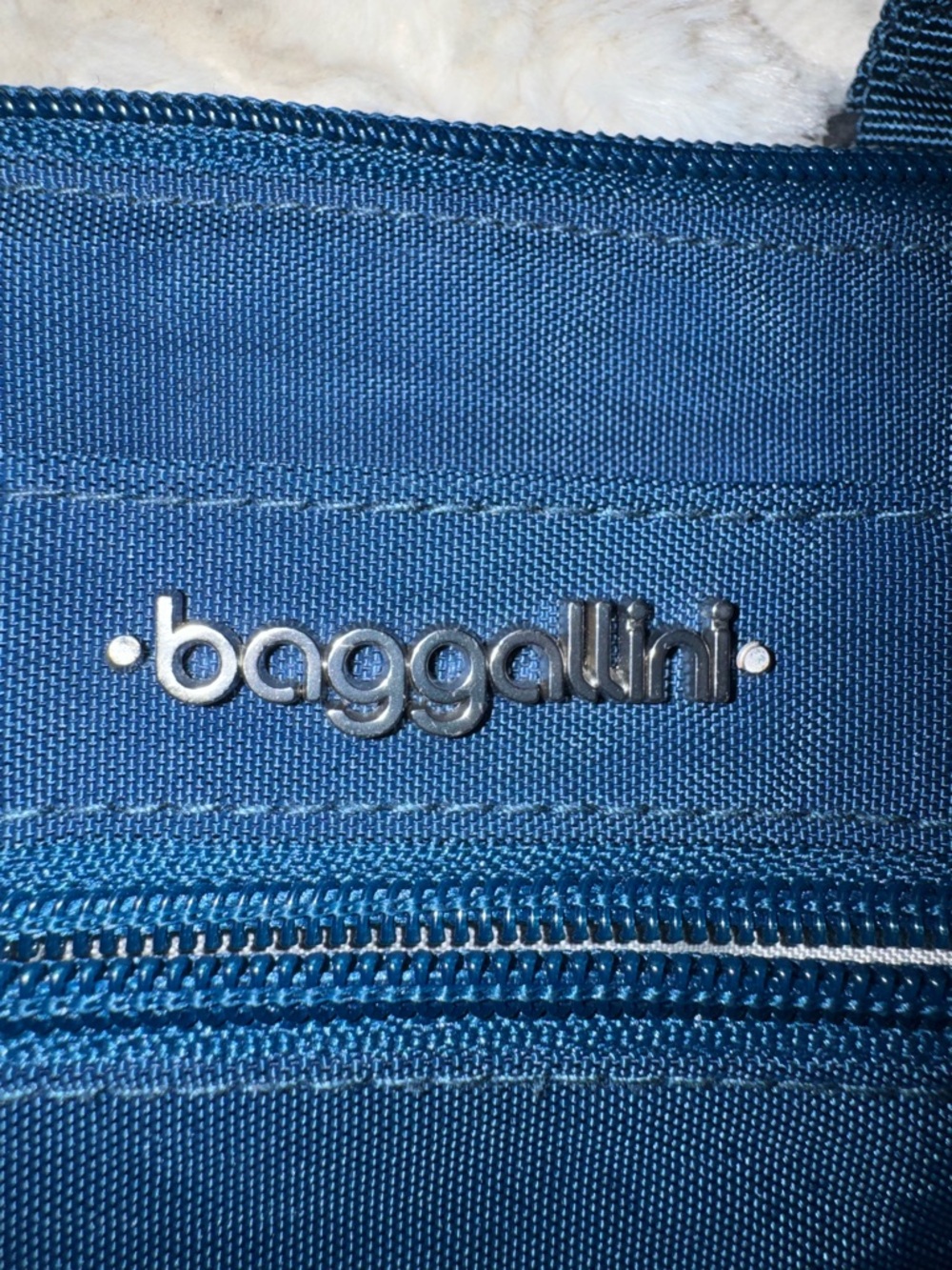 Baggallini Anti-theft Small Cross Body Purse - Picture 6 of 8